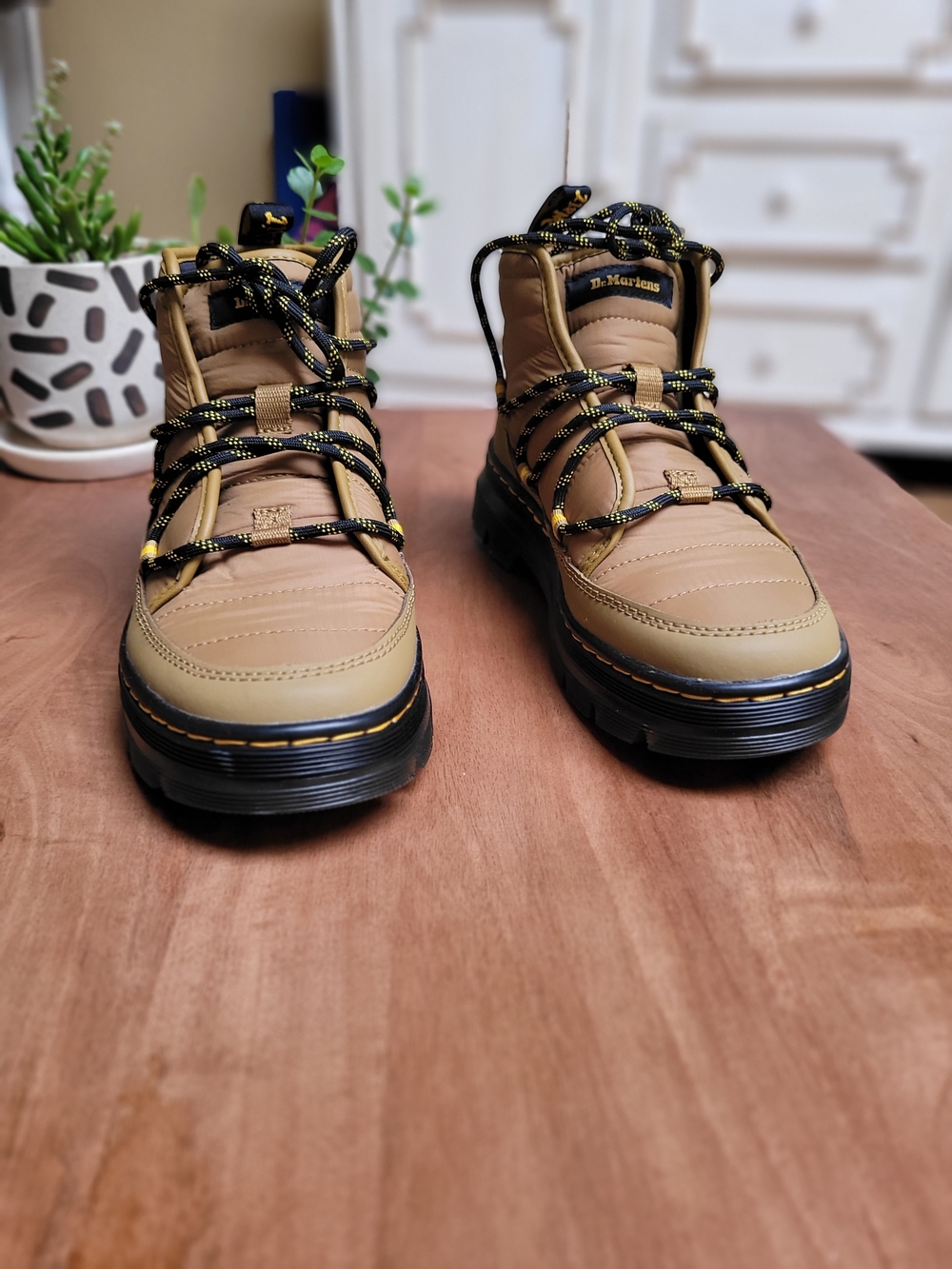 NWOT Dr. Martens Combs Hiking Boots - Women - Picture 3 of 9